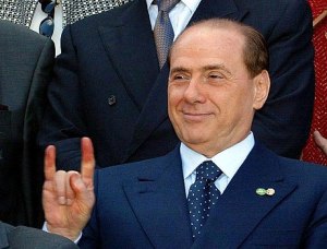Silvio Berlusconi in posa