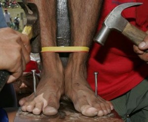 Chiodi anche nei piedi