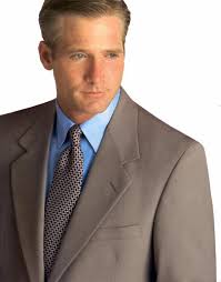 Un uomo infricchettato che fa anche cacare via